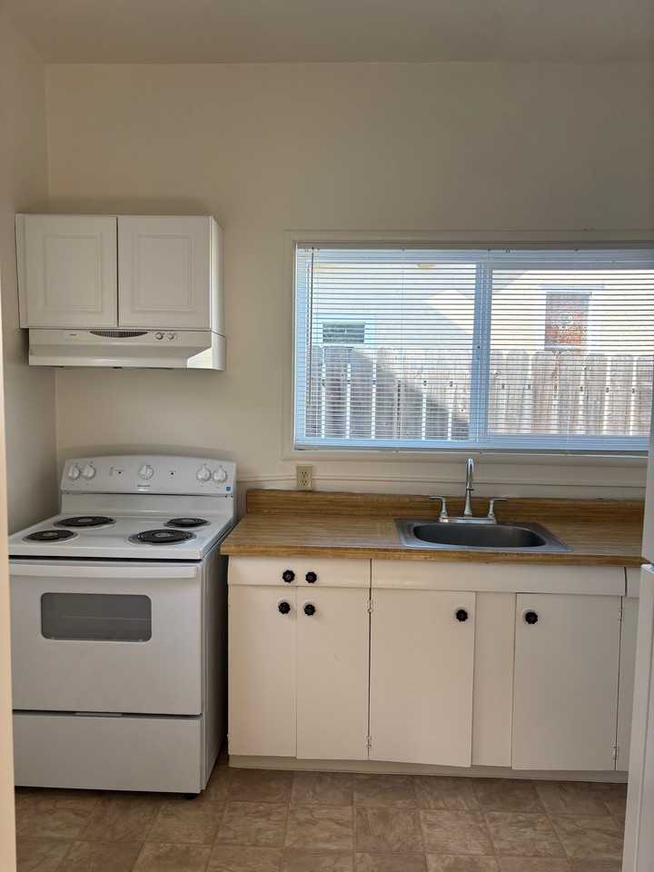 1186 2nd St #C - Photo 7 of 10