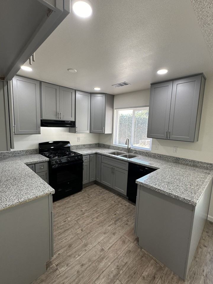 1107 E Sunnyview Ave #1 - Photo 2 of 15