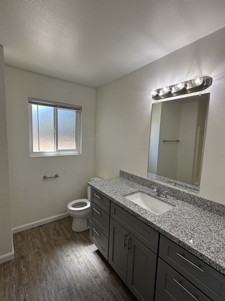 1107 E Sunnyview Ave #1 - Photo 6 of 15