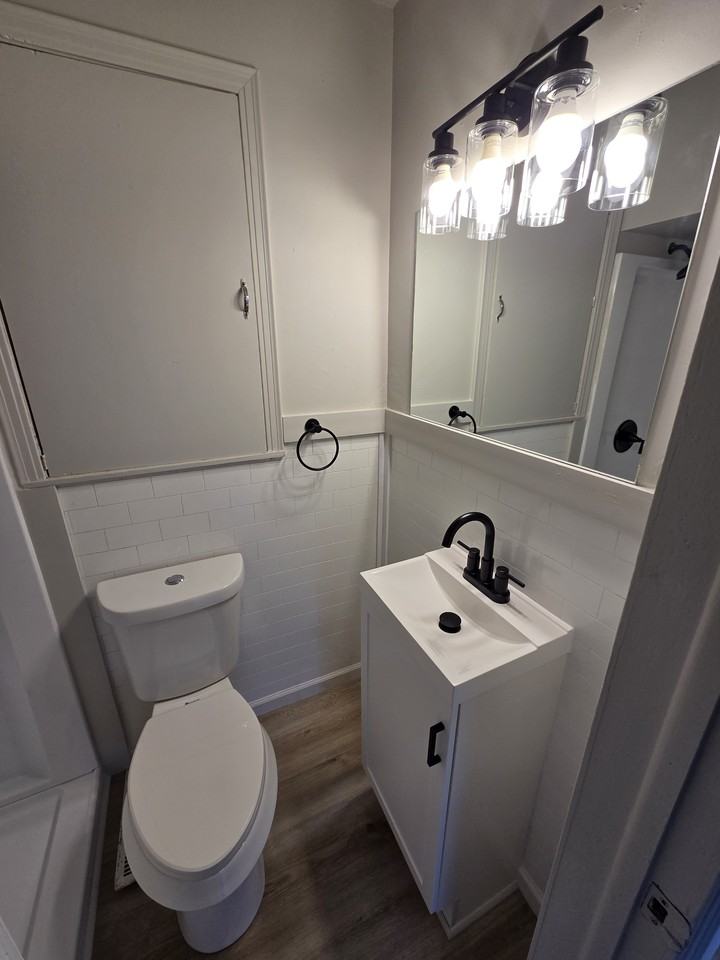 834 North Leroy Street - Photo 7 of 8