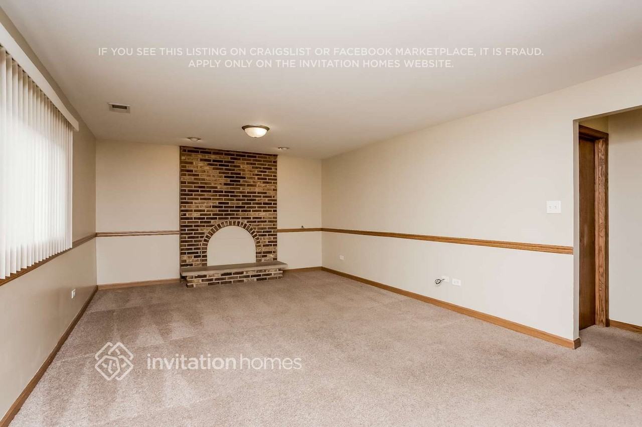 8308 S 77th Ct - Photo 3 of 20