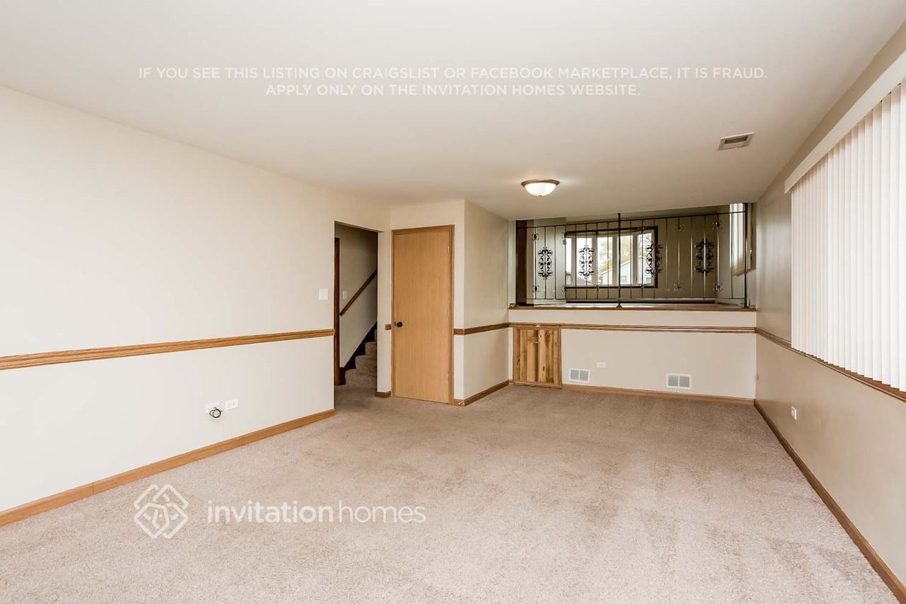 8308 S 77th Ct - Photo 5 of 20