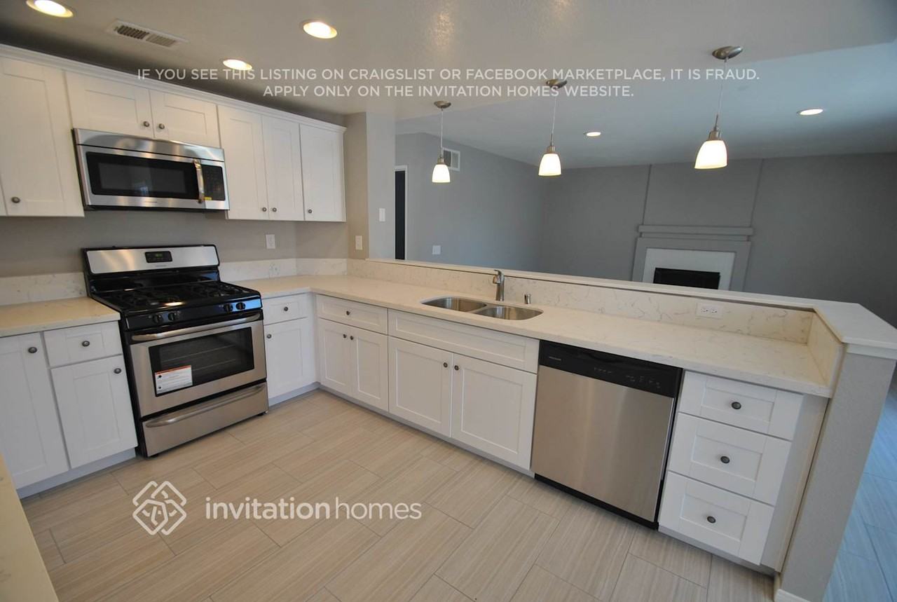 40226 Donomore Ct - Photo 4 of 10