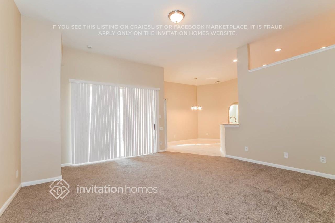 2732 Herons Landing Dr - Photo 5 of 17