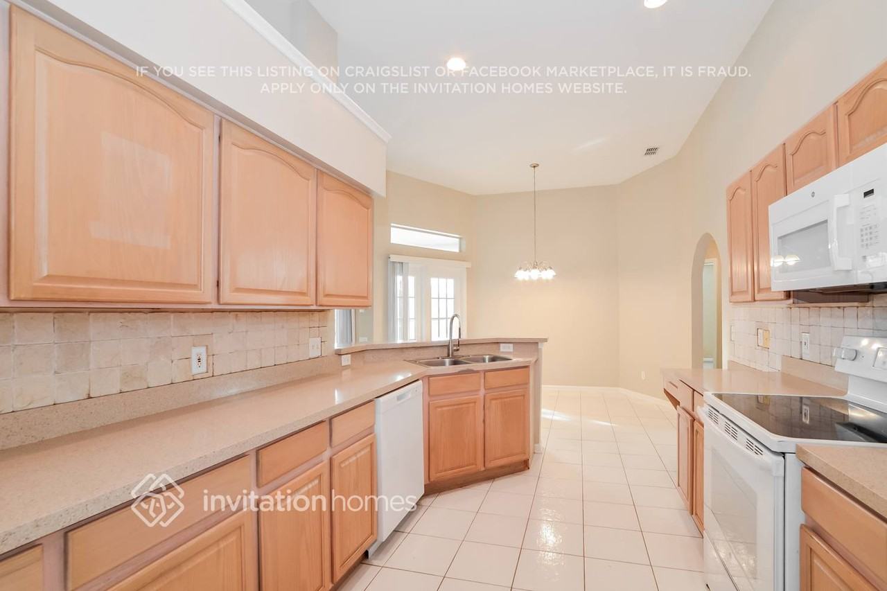 2732 Herons Landing Dr - Photo 6 of 17