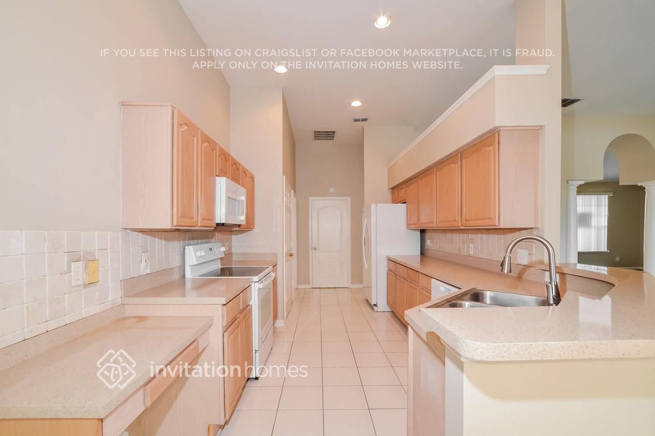 2732 Herons Landing Dr - Photo 7 of 17