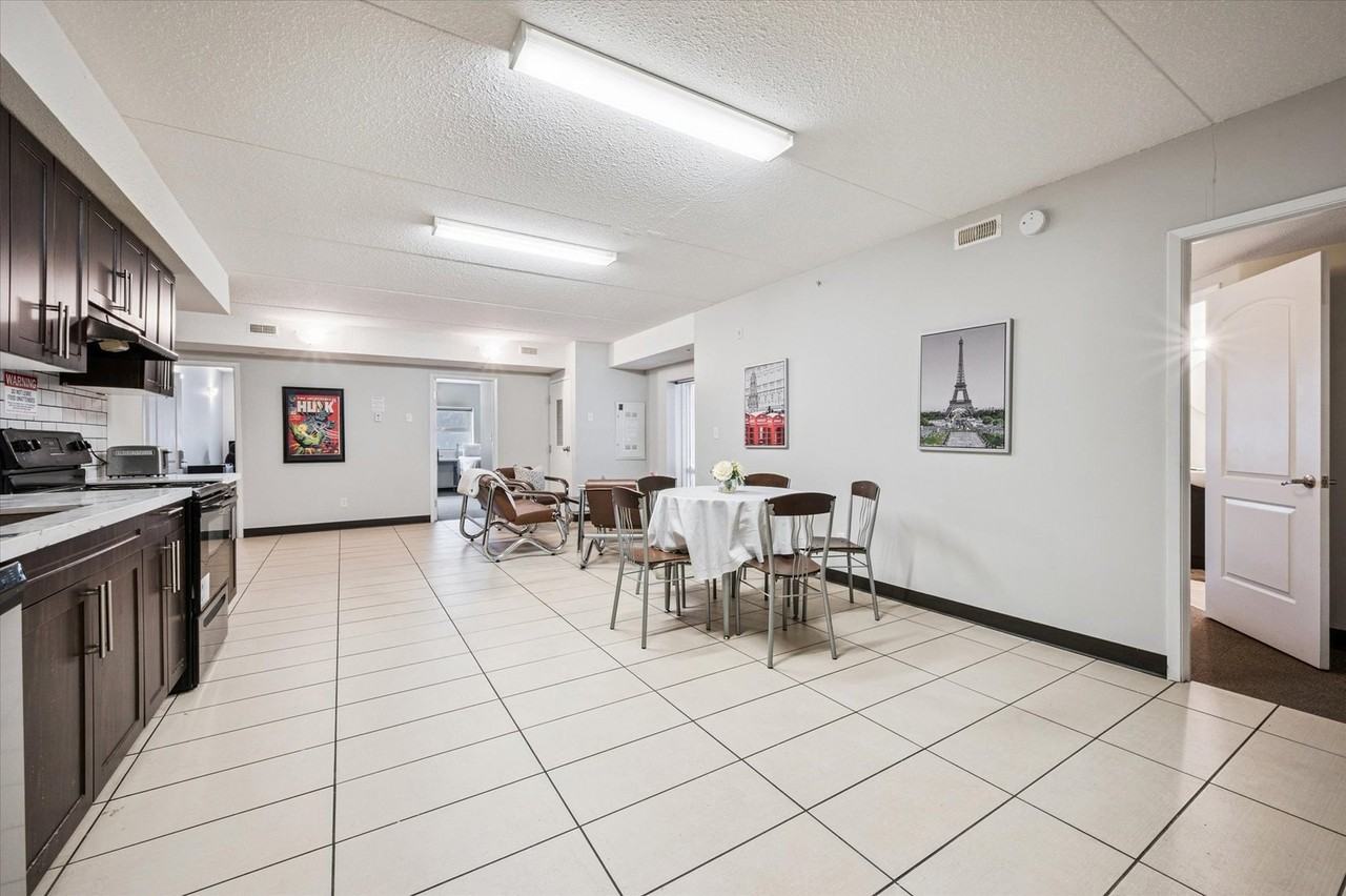 110 University Ave W