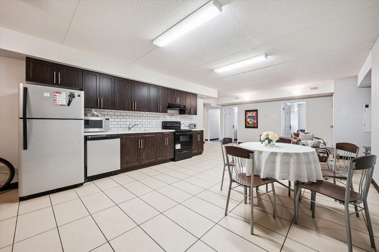 110 University Ave W - Photo 2 of 12