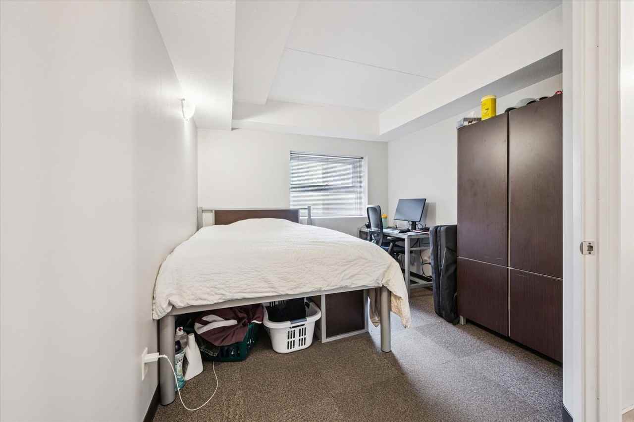 110 University Ave W - Photo 4 of 12