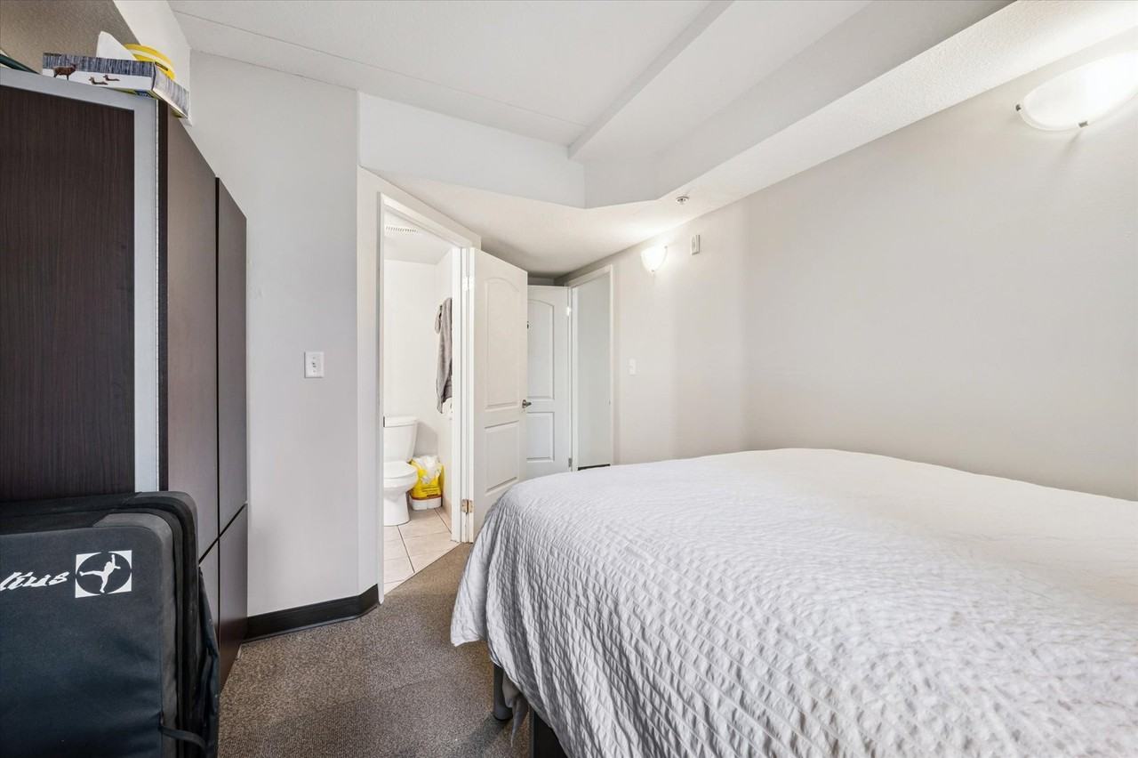 110 University Ave W - Photo 5 of 12