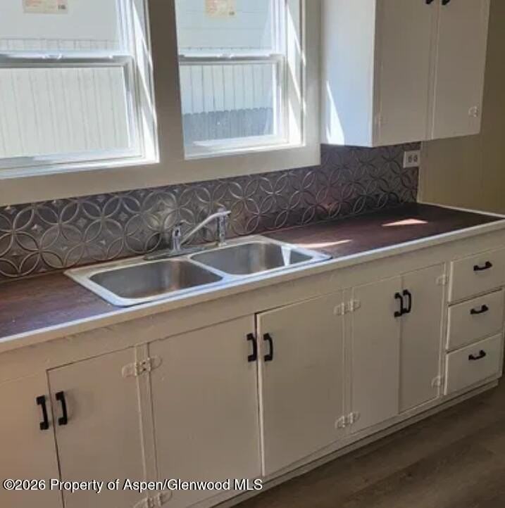 838 Breeze St - Photo 2 of 6