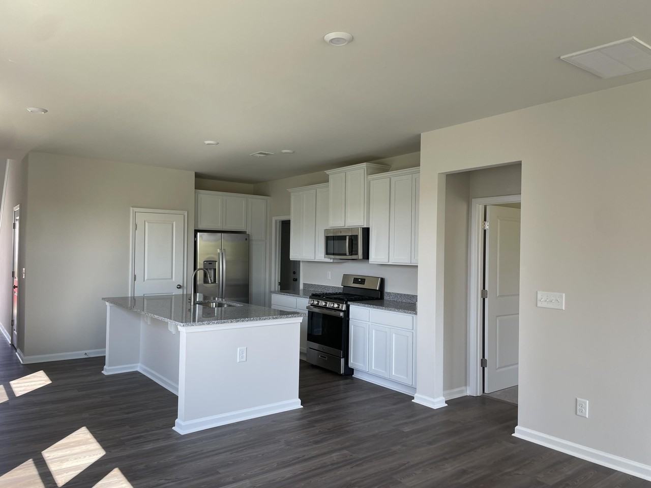 634 Manitou Cir - Photo 2 of 19