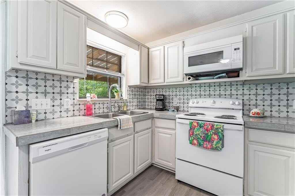 10984 Tony Mountain Rd - Photo 7 of 26