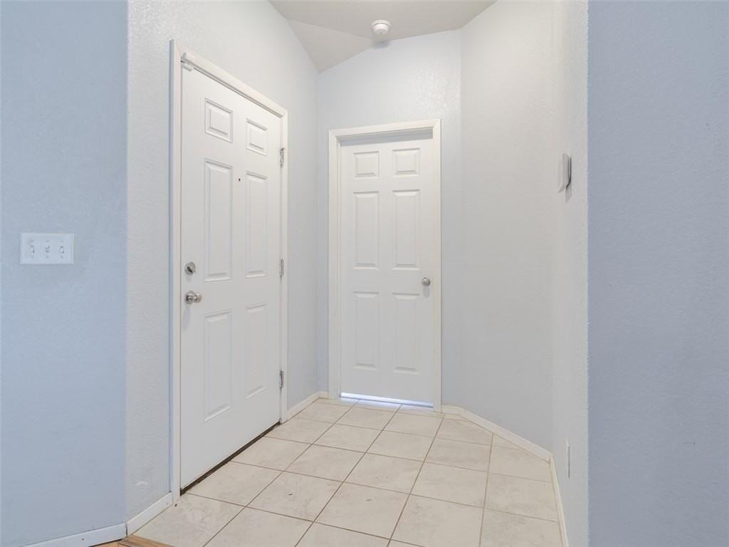 904 Sw Green World St - Photo 4 of 27