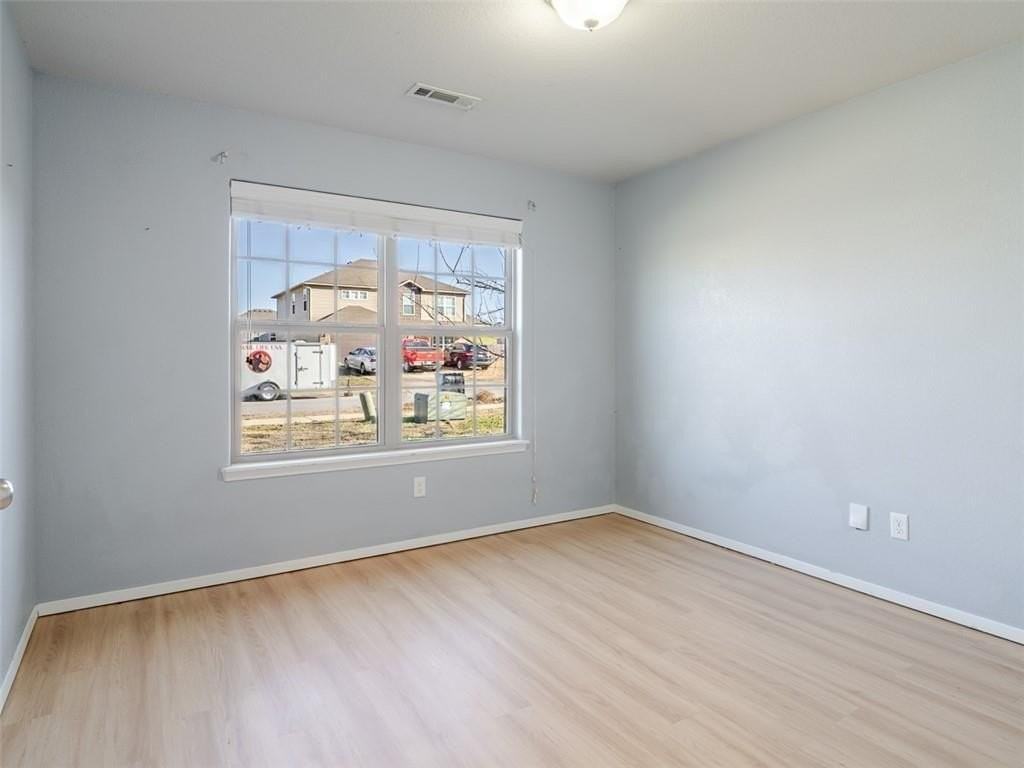 904 Sw Green World St - Photo 5 of 27