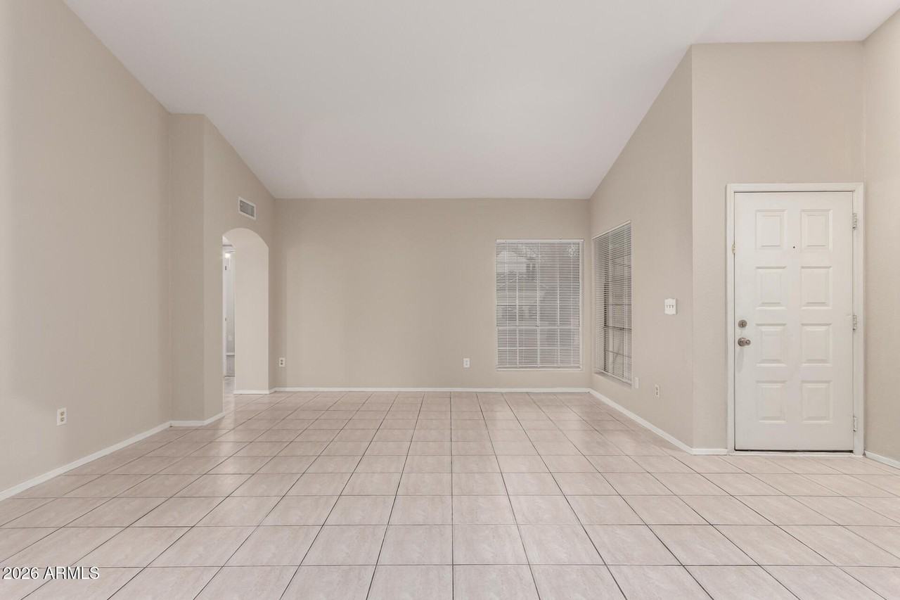 8802 W Townley Ave - Photo 6 of 32