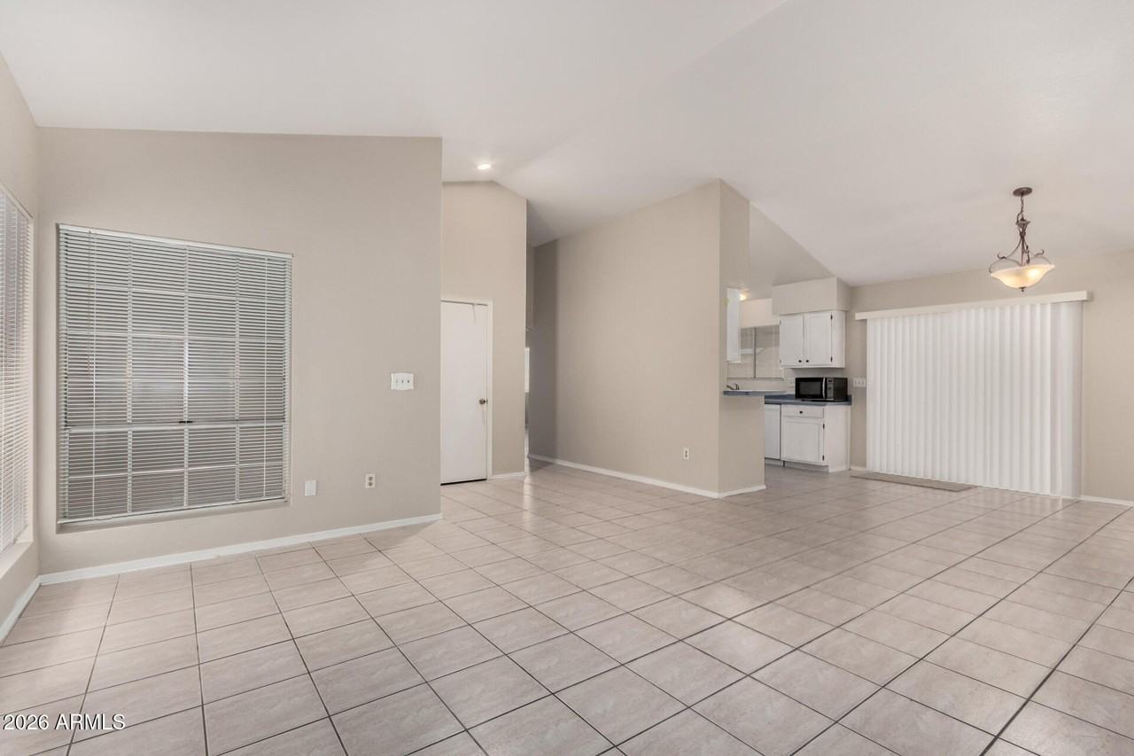 8802 W Townley Ave - Photo 7 of 32