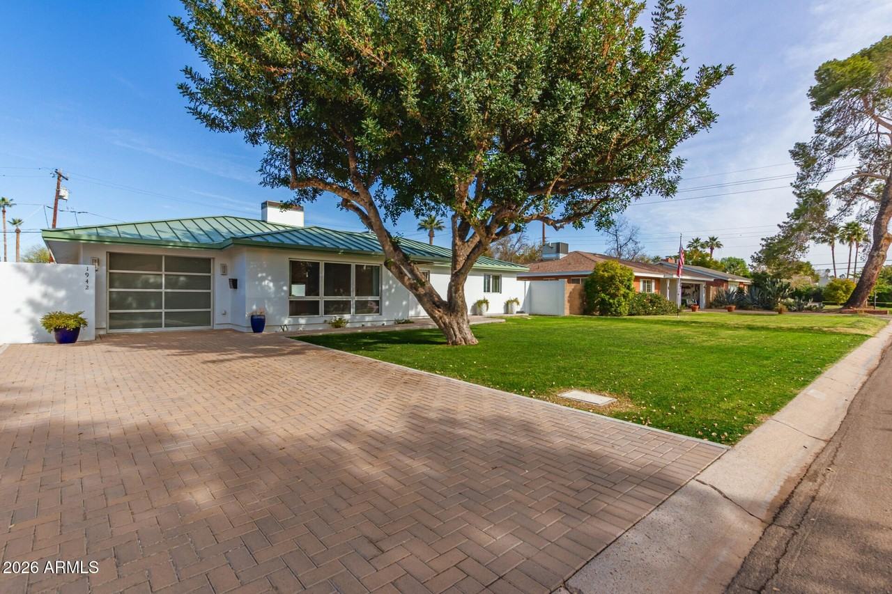 1942 E Marshall Ave - Photo 2 of 46