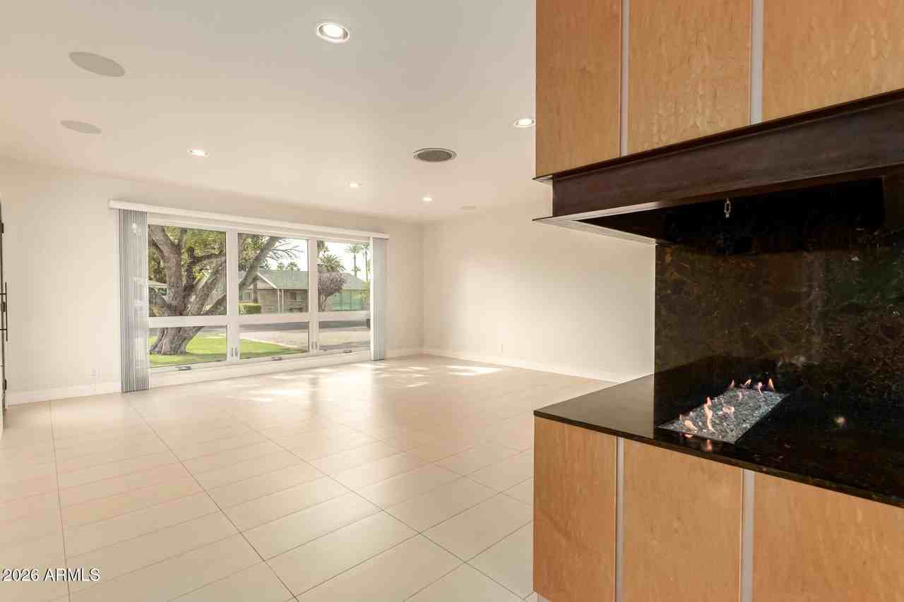 1942 E Marshall Ave - Photo 7 of 46