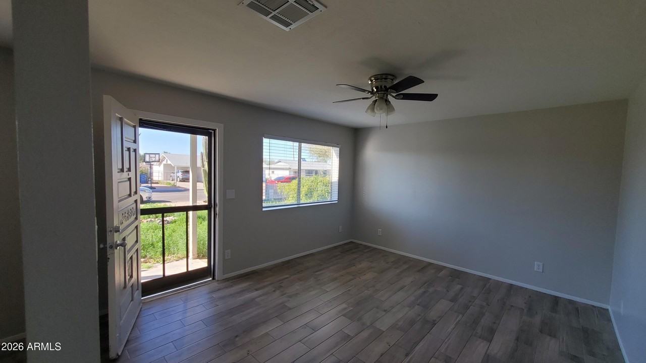905 N Ocotillo Dr - Photo 2 of 24