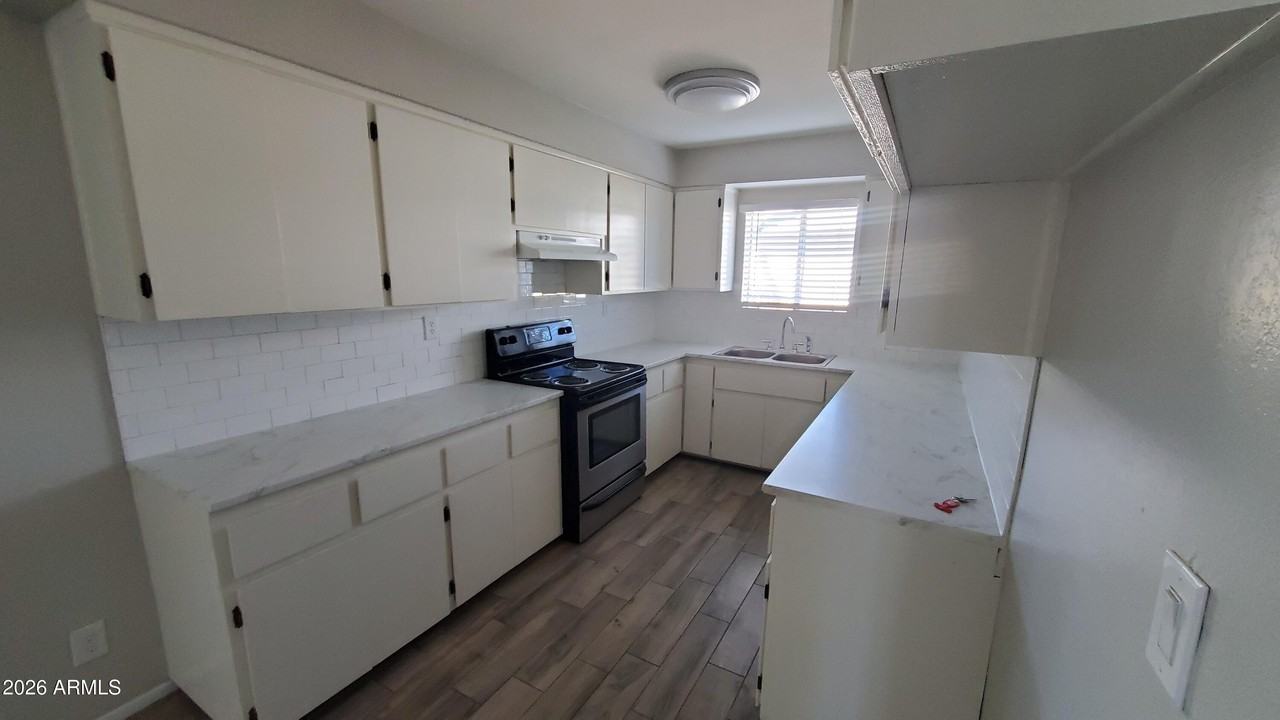 905 N Ocotillo Dr - Photo 5 of 24