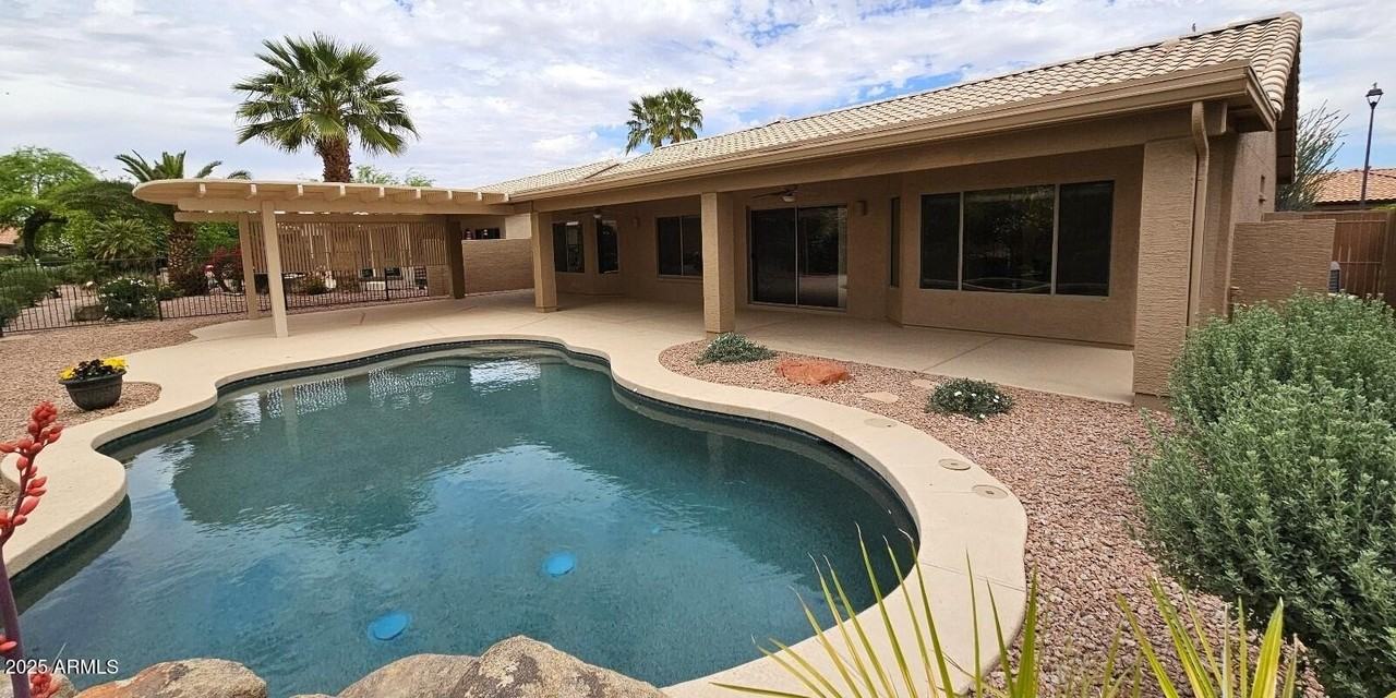 15973 W Sheila Ln - Photo 4 of 14