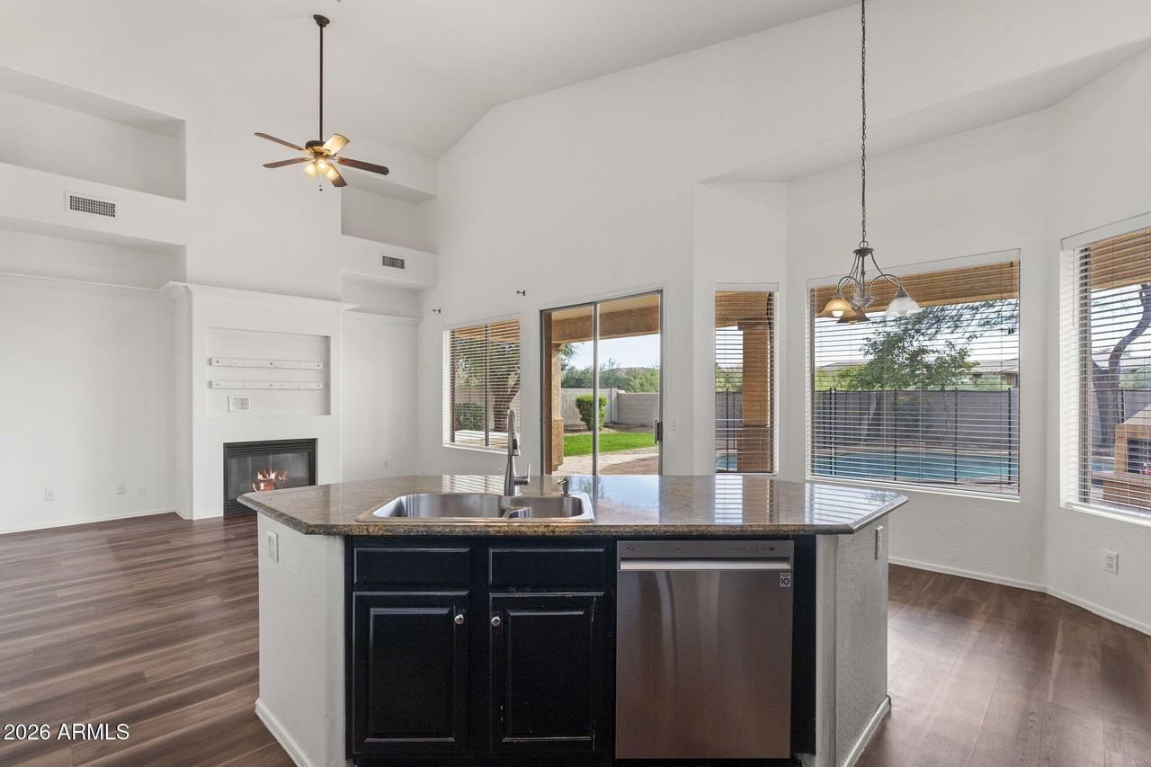 7803 E Nestling Way - Photo 7 of 37