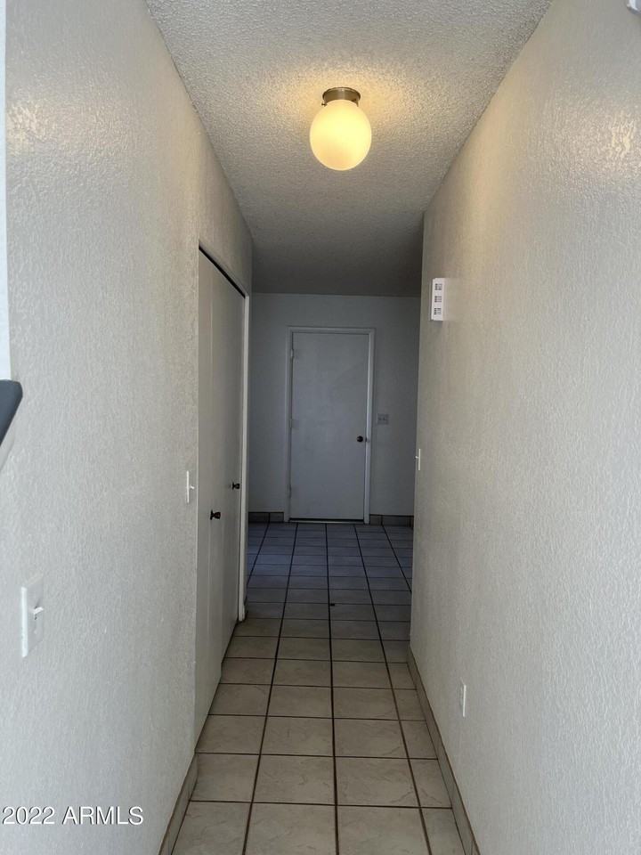 1524 N Apache Dr - Photo 4 of 19