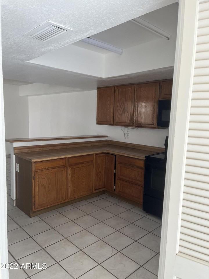 1524 N Apache Dr - Photo 5 of 19