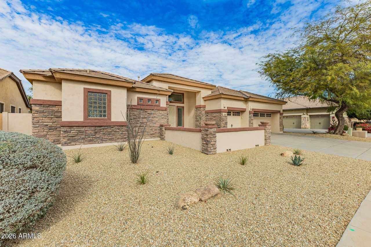 15468 W Coolidge St - Photo 2 of 36