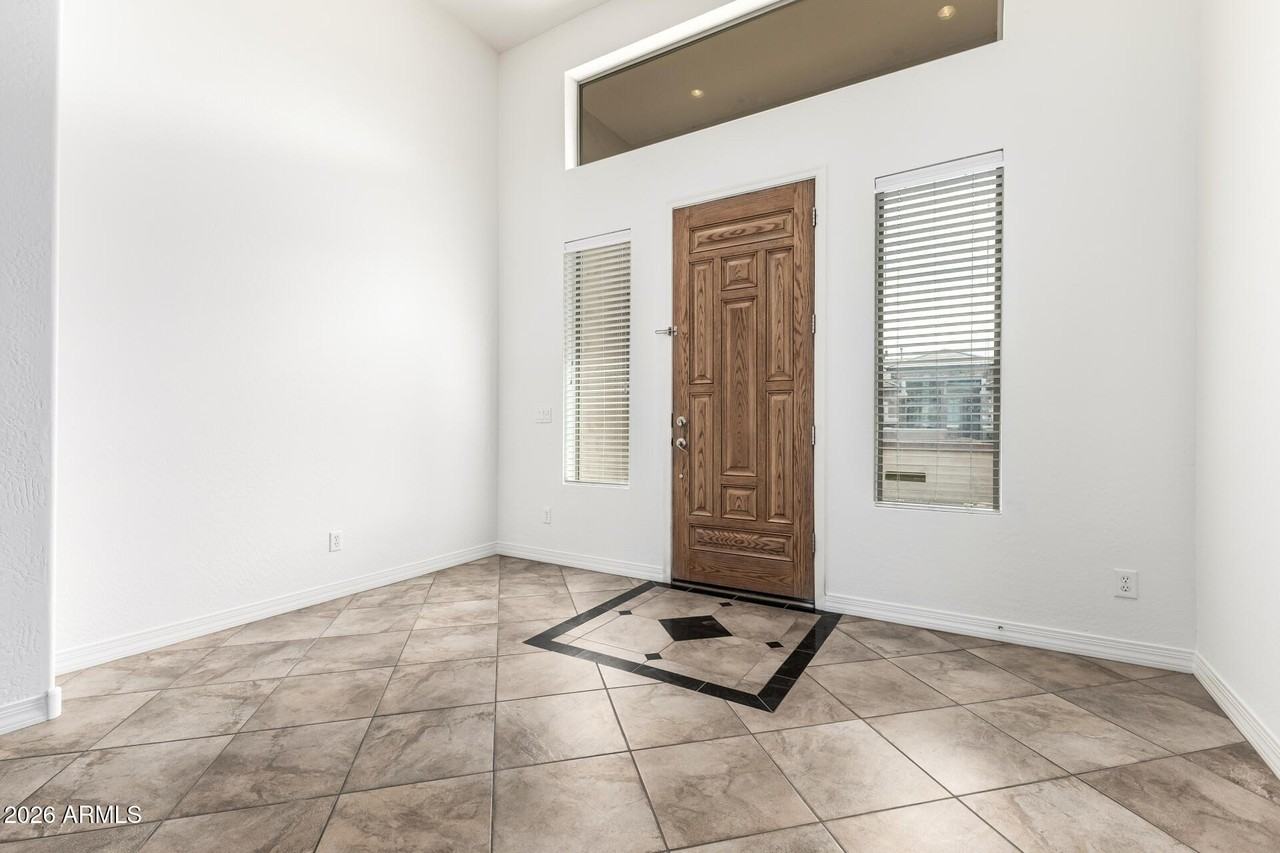 15468 W Coolidge St - Photo 5 of 36