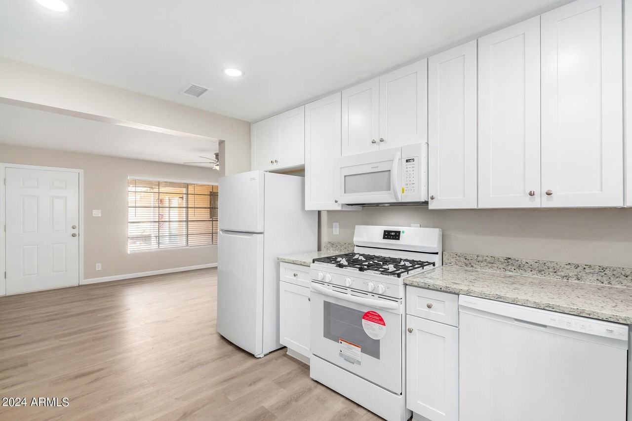 3646 E Glenrosa Ave Apt 2 #2 - Photo 4 of 18