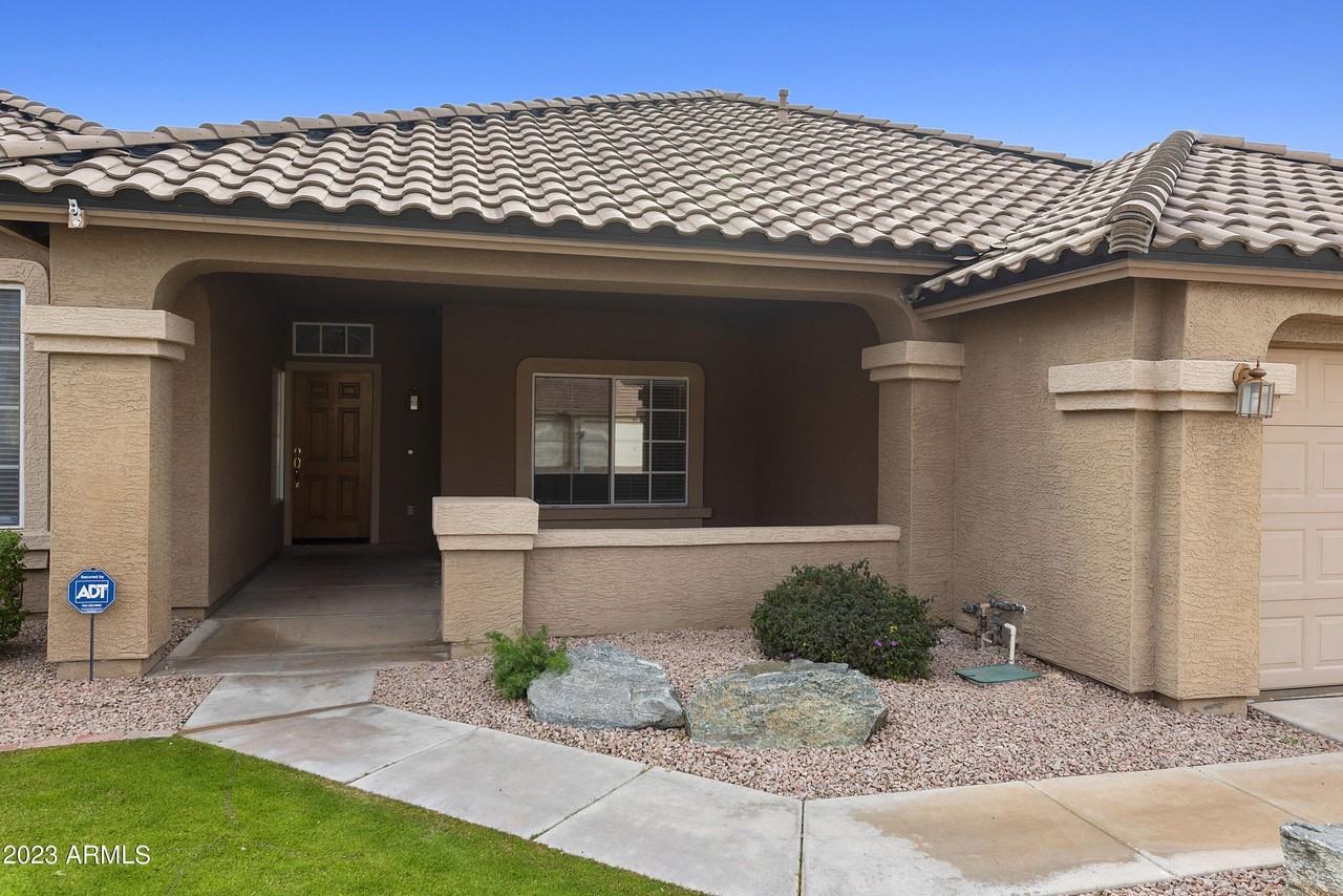 4611 E Fernwood Ct - Photo 2 of 37