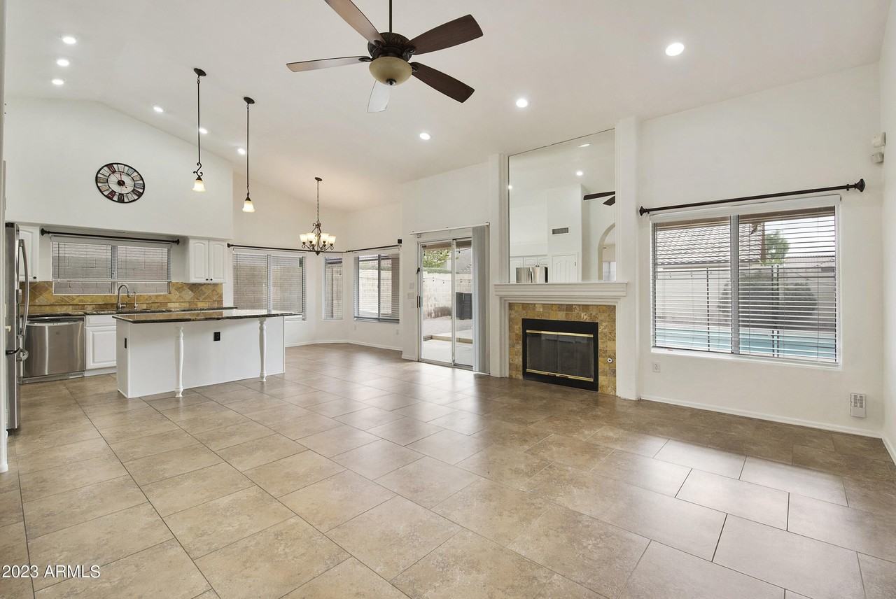 4611 E Fernwood Ct - Photo 5 of 37