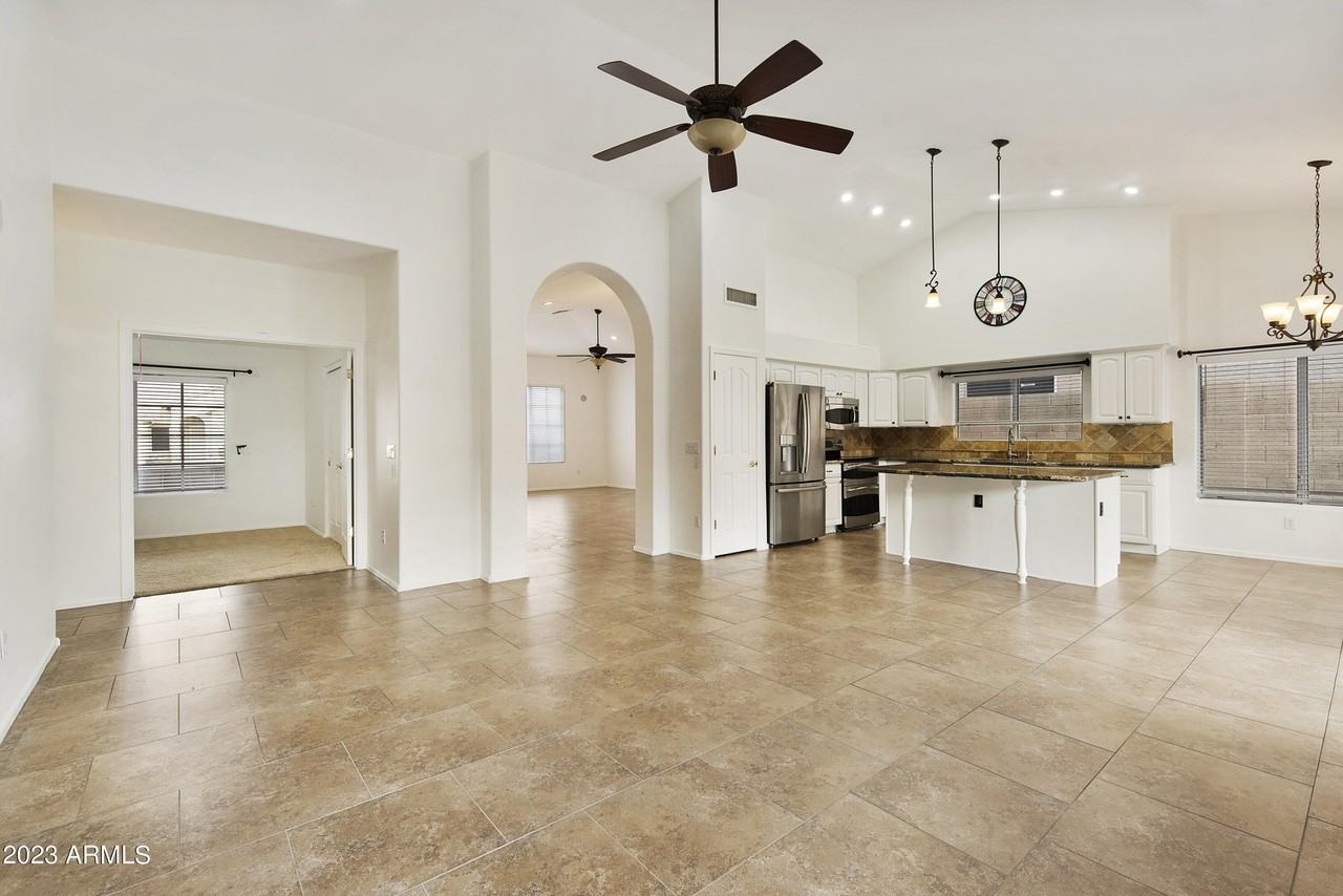 4611 E Fernwood Ct - Photo 7 of 37