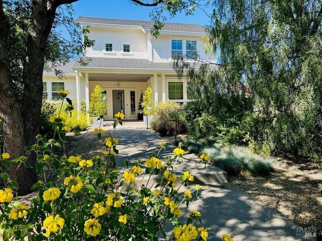 230 Newcomb St - Photo 6 of 38