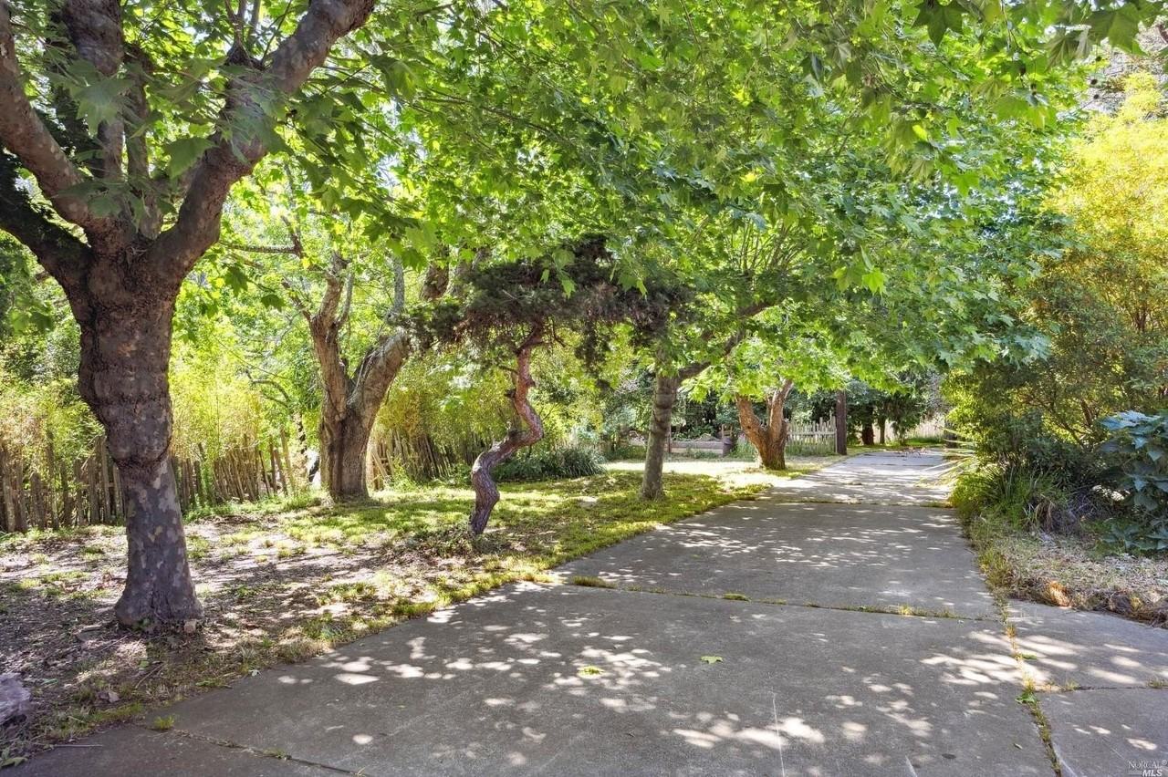 5953 Shoreline Hwy - Photo 3 of 33