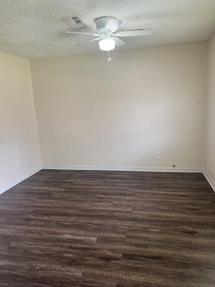 375 Littlejohn Dr - Photo 4 of 6