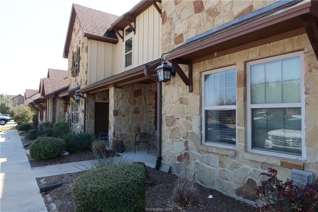 3320 Cullen Trl - Photo 2 of 16