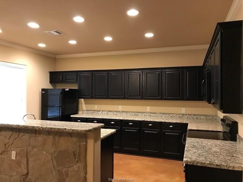 3320 Cullen Trl - Photo 3 of 16