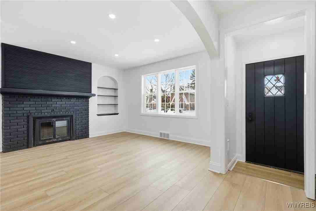 219 Louvaine Dr - Photo 4 of 37