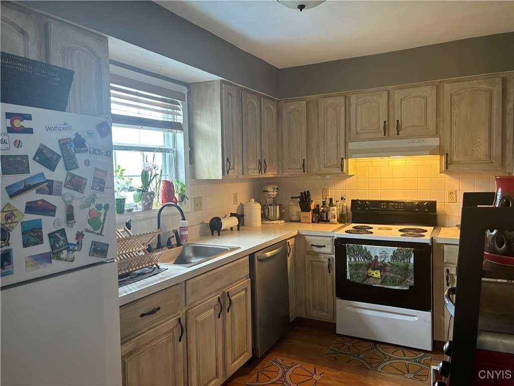 214 Wildwood Rdg - Photo 7 of 16