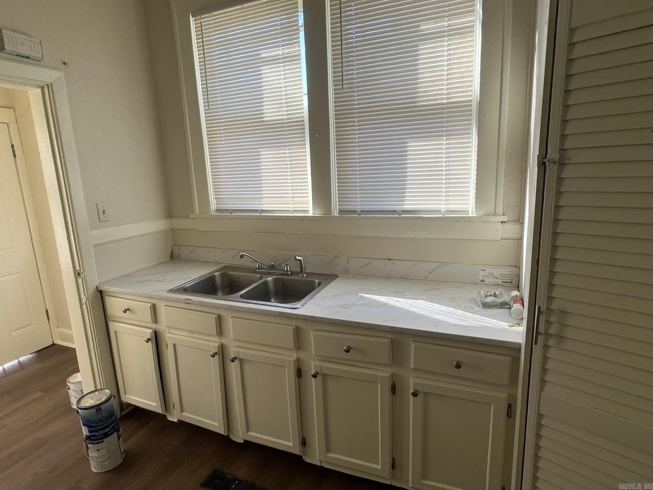 715 Wright Ave - Photo 2 of 4