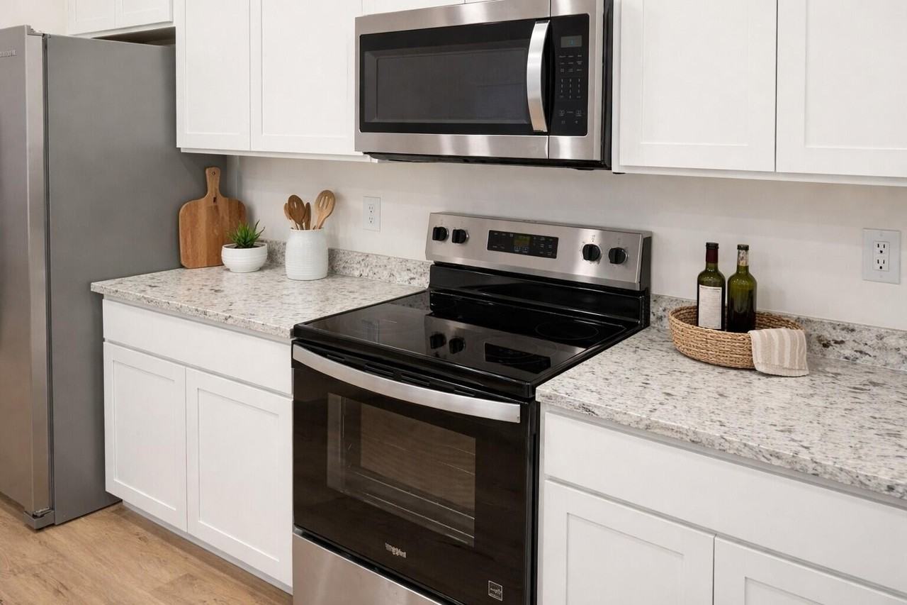 4206 Belcourt Ln Ne - Photo 5 of 15