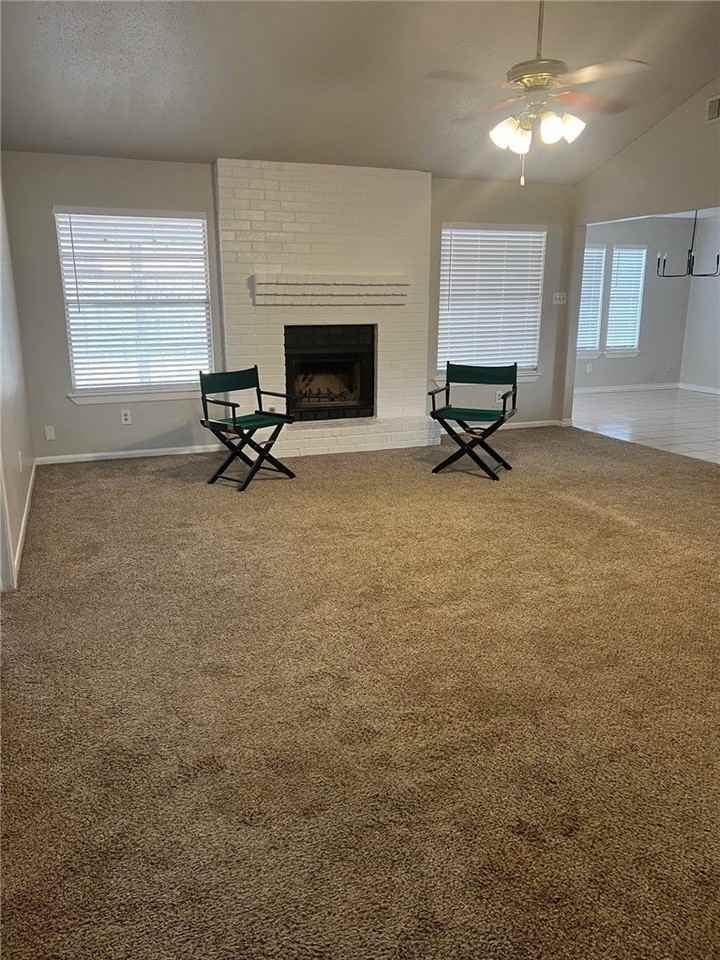 4809 Oak Knoll Cir - Photo 3 of 8