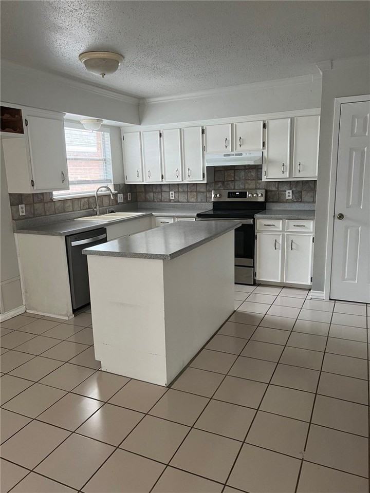 4809 Oak Knoll Cir - Photo 4 of 8