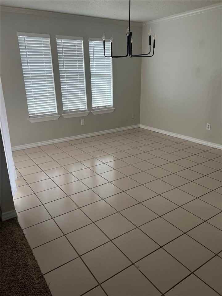 4809 Oak Knoll Cir - Photo 5 of 8