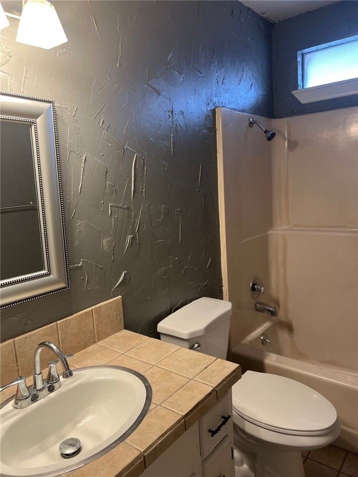 4809 Oak Knoll Cir - Photo 6 of 8