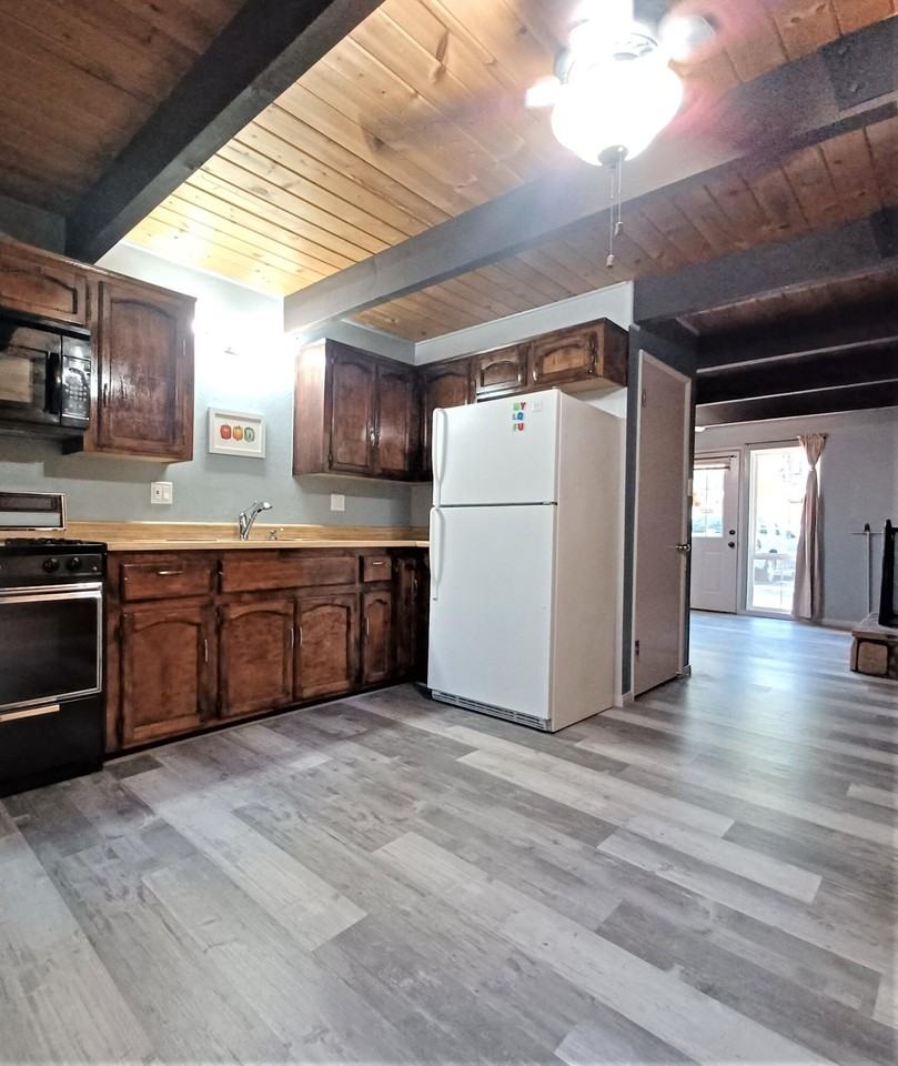 817 W Rainbow Blvd - Photo 2 of 7