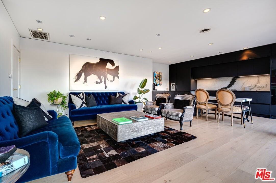 8560 Franklin Ave - Photo 2 of 18